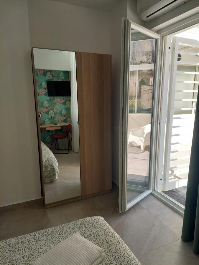 Domus Cervantes Apartment Napoli Esterno foto