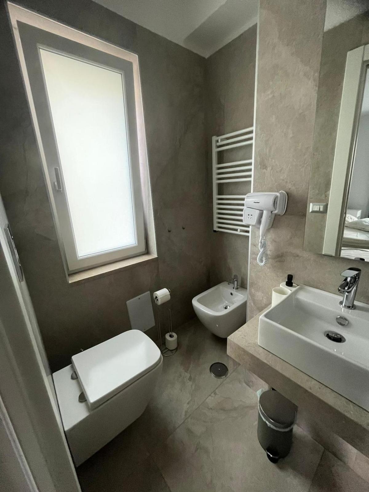 Domus Cervantes Apartment Napoli Esterno foto