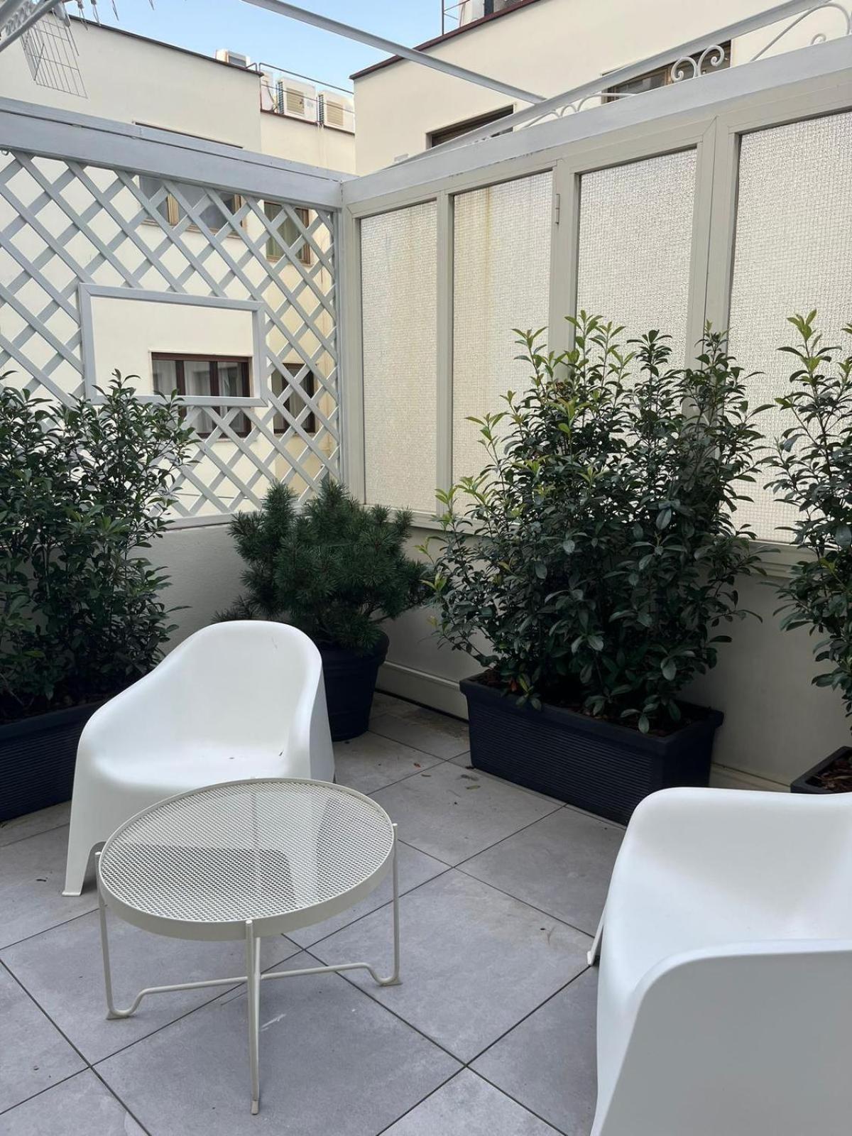 Domus Cervantes Apartment Napoli Esterno foto
